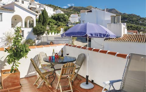 Nice home in Canillas de Aceituno