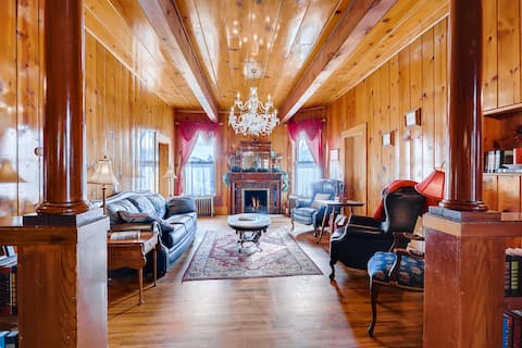 Historic Downtown 5BR House Large Groups Fire Pit