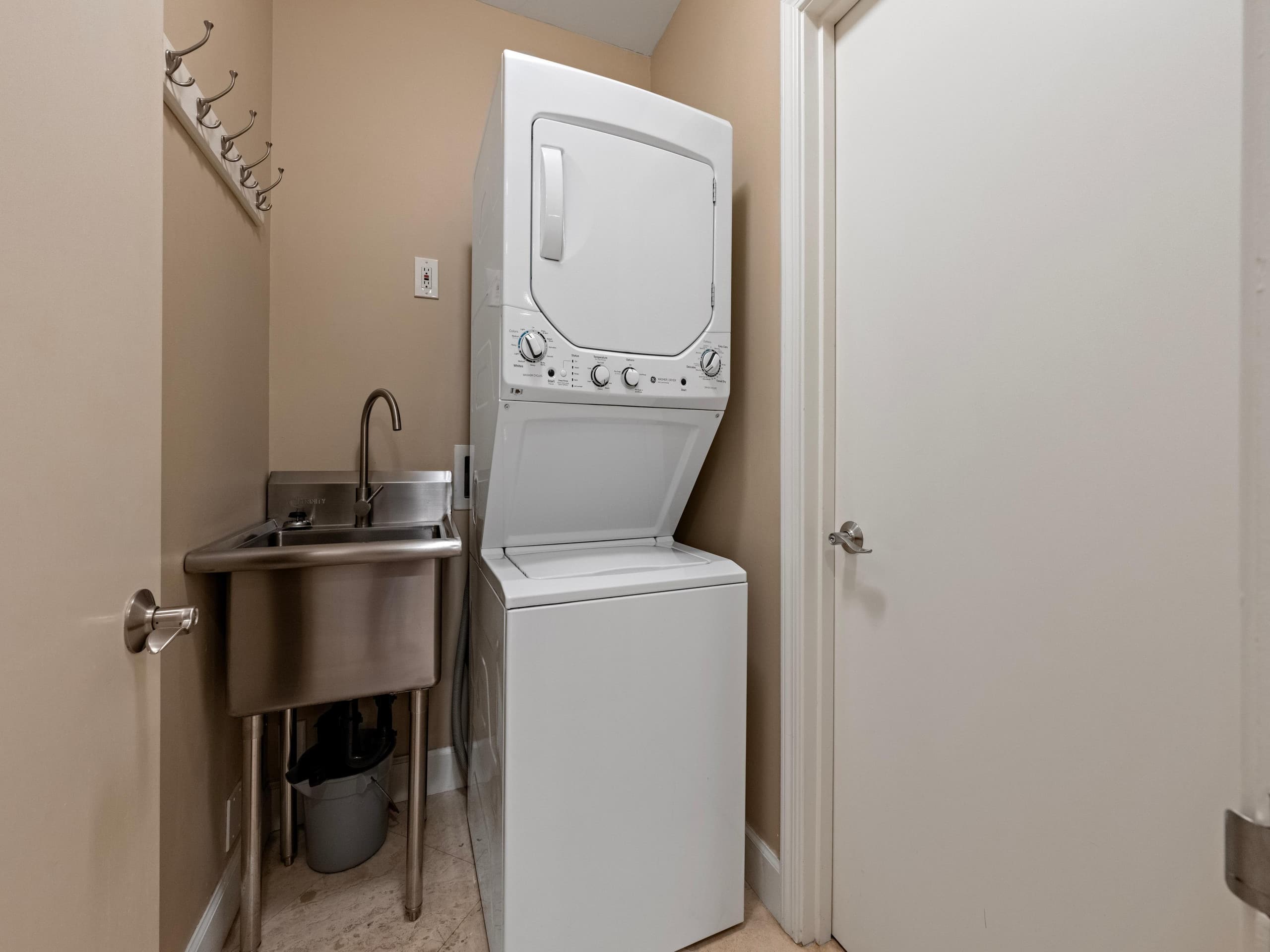 Condo in Kaanapali Beach · ★5.0 · 2 bedrooms · 3 beds · 2 baths - Image 23