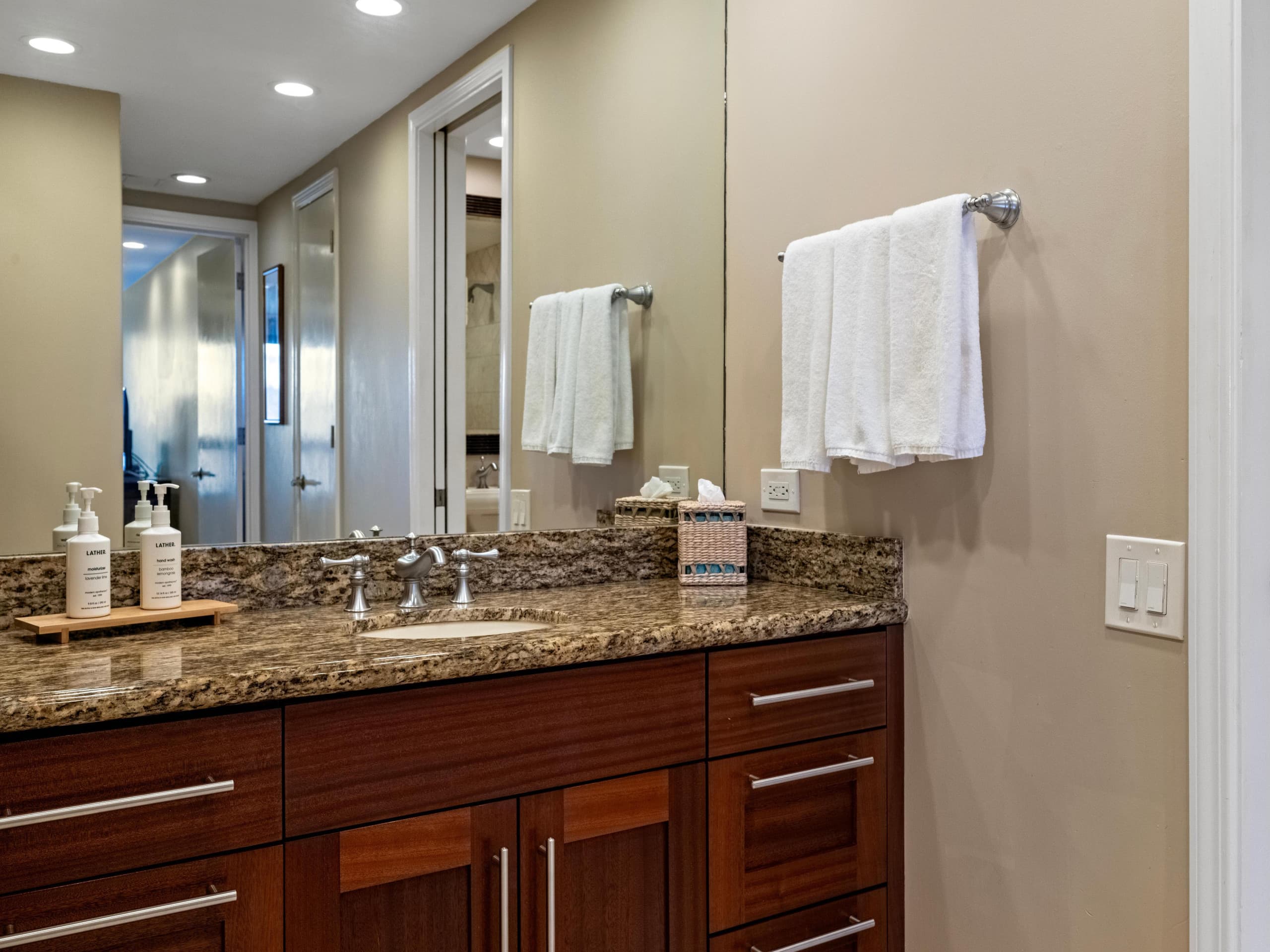 Condo in Kaanapali Beach · ★5.0 · 2 bedrooms · 3 beds · 2 baths - Image 18