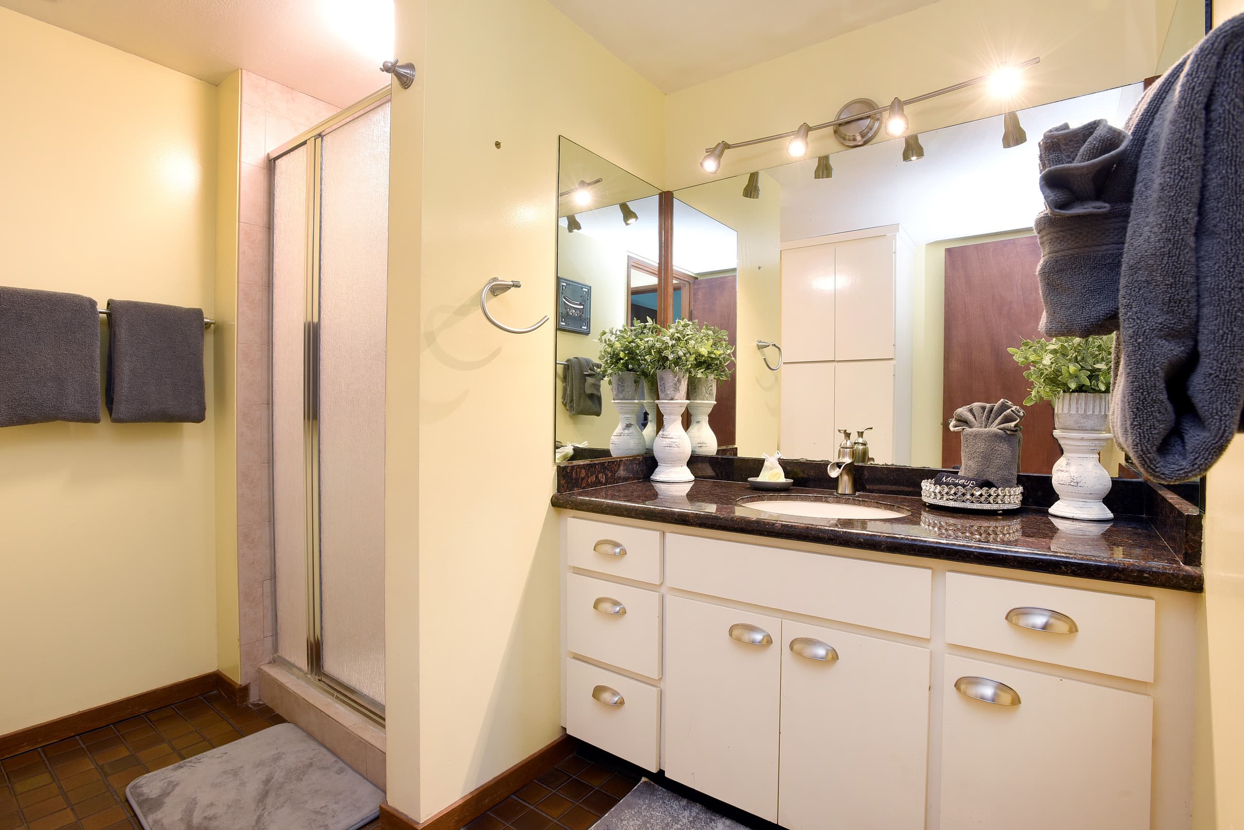 Condo in Kihei · ★4.84 · 2 bedrooms · 4 beds · 2 baths - Image 10