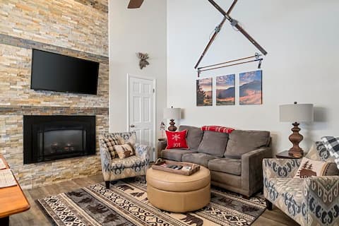 HillTop! Heated Pool: Lake access-Sleeps 10