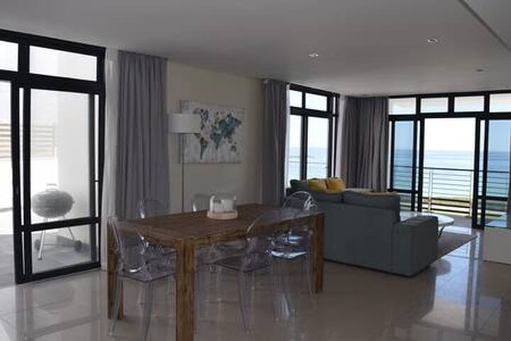 Eden on the Bay – Front ocean view & great terrace gallery image 2