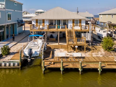 Water's Edge – Fun beach house on the canal,