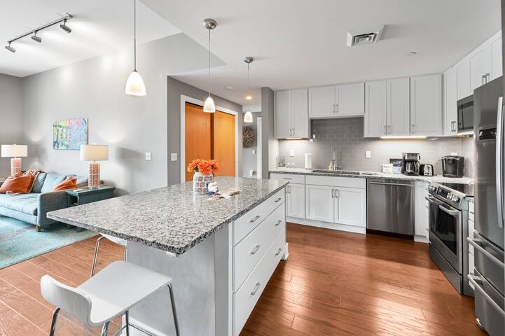 Rare Three Bedroom in Downtown Asheville gallery image 5