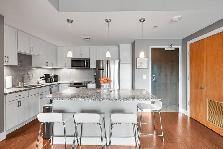 Rare Three Bedroom in Downtown Asheville gallery image 4