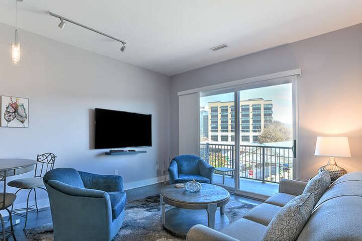 Two Bedroom in Ideal Downtown Location gallery image 2