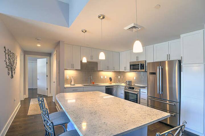 Two Bedroom in Ideal Downtown Location gallery image 3