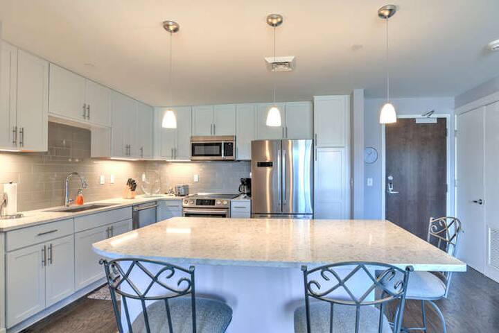 Two Bedroom in Ideal Downtown Location gallery image 4