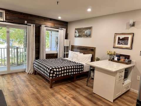 Stylish Loon Mountain Studio apt w/Pool & Hot Tub