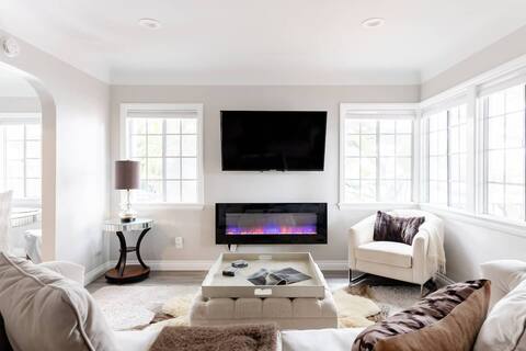 Remodeled w/AC/Laundry/FWY Close