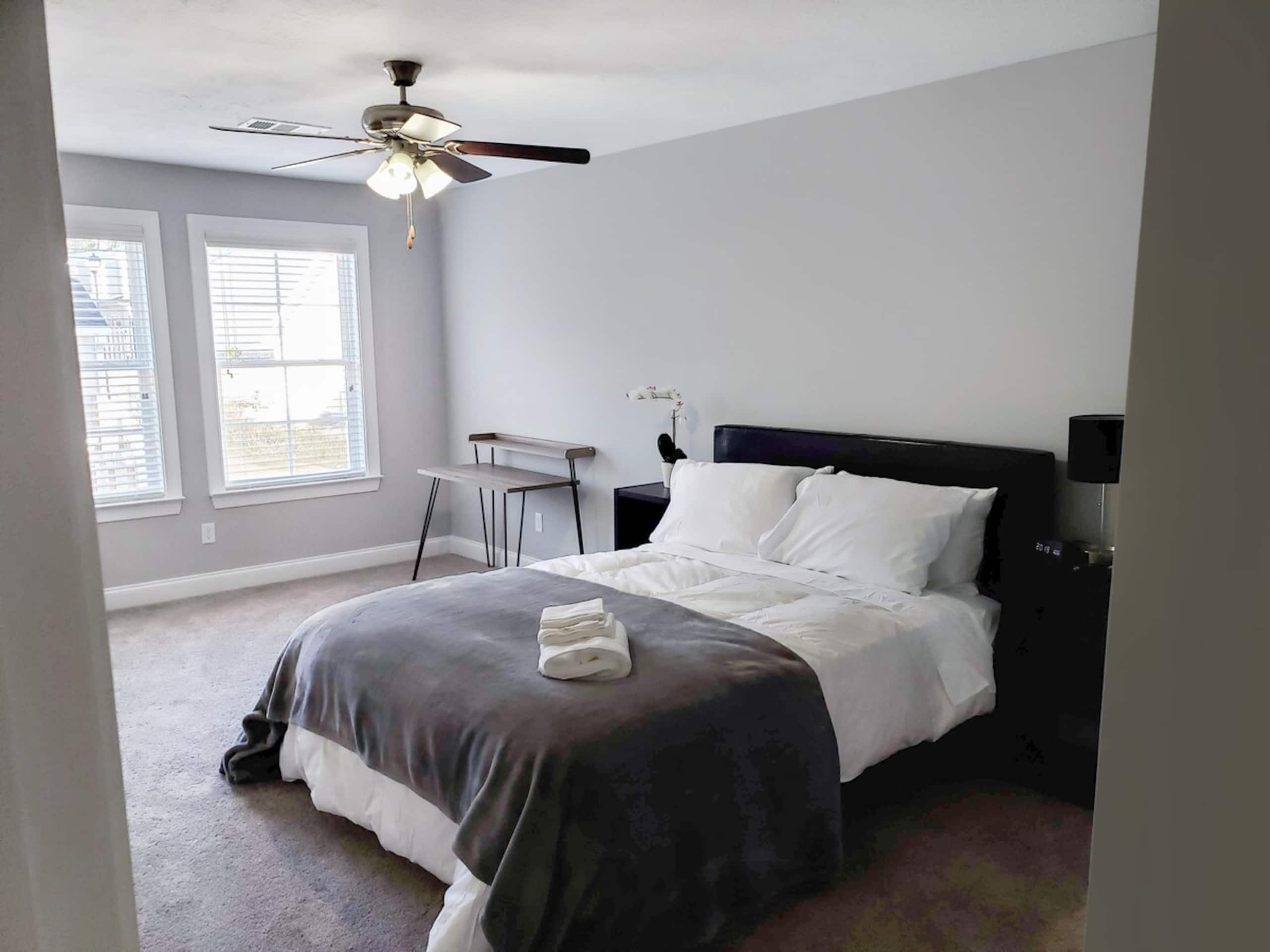 Royal Heights - Quiet, Modern, Chic - Photo 11