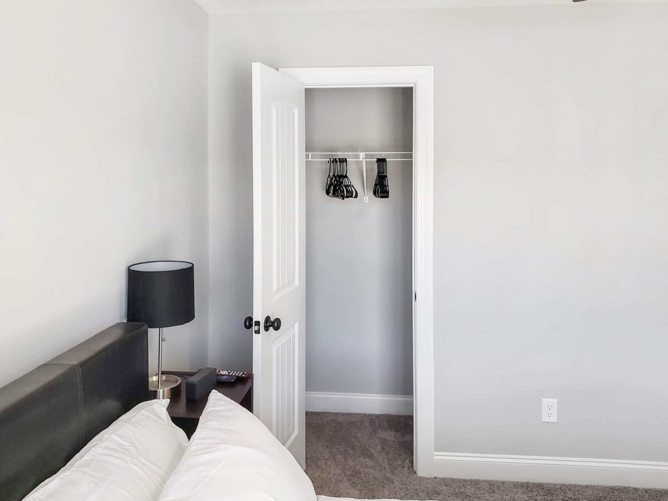 Royal Heights - Quiet, Modern, Chic - Photo 8