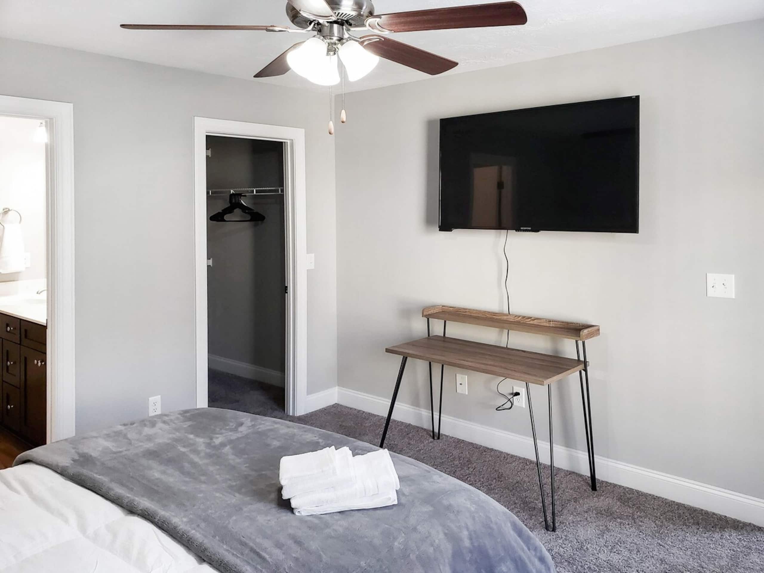 Royal Heights - Quiet, Modern, Chic - Photo 10