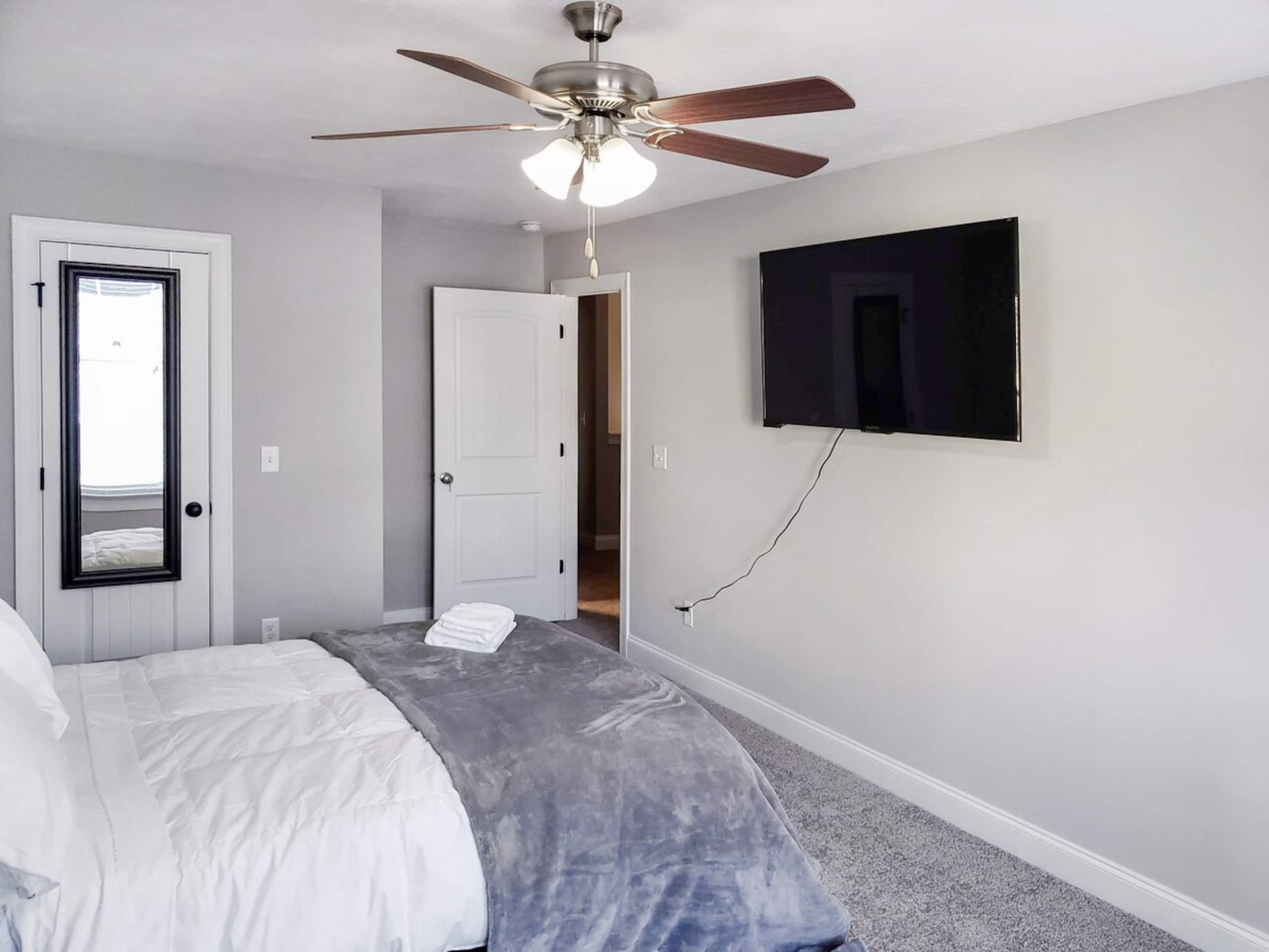 Royal Heights - Quiet, Modern, Chic - Photo 12