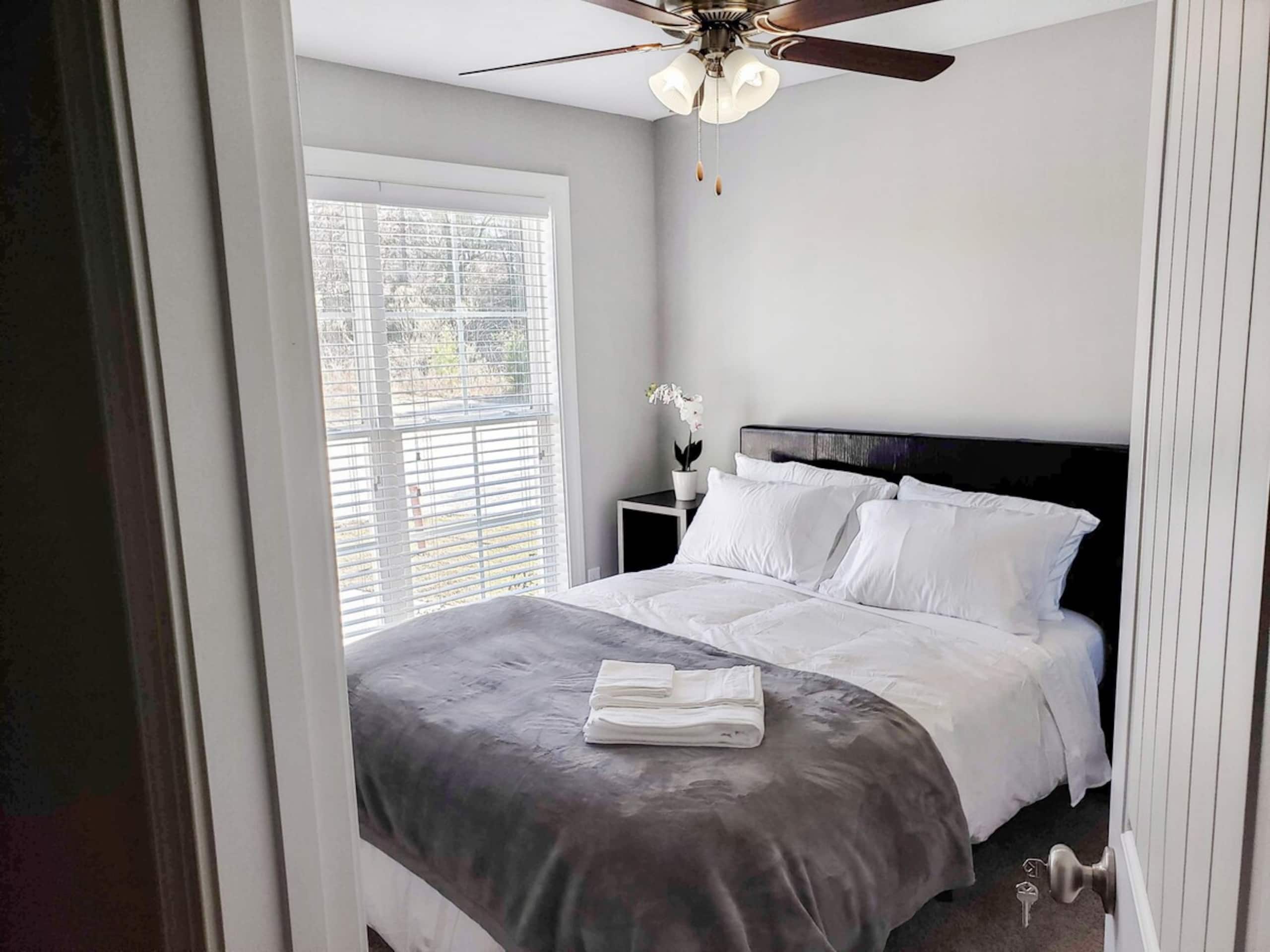 Royal Heights - Quiet, Modern, Chic - Photo 6