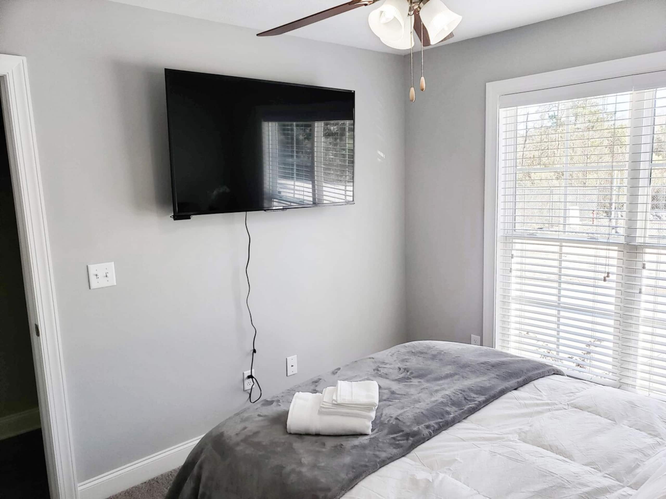 Royal Heights - Quiet, Modern, Chic - Photo 7