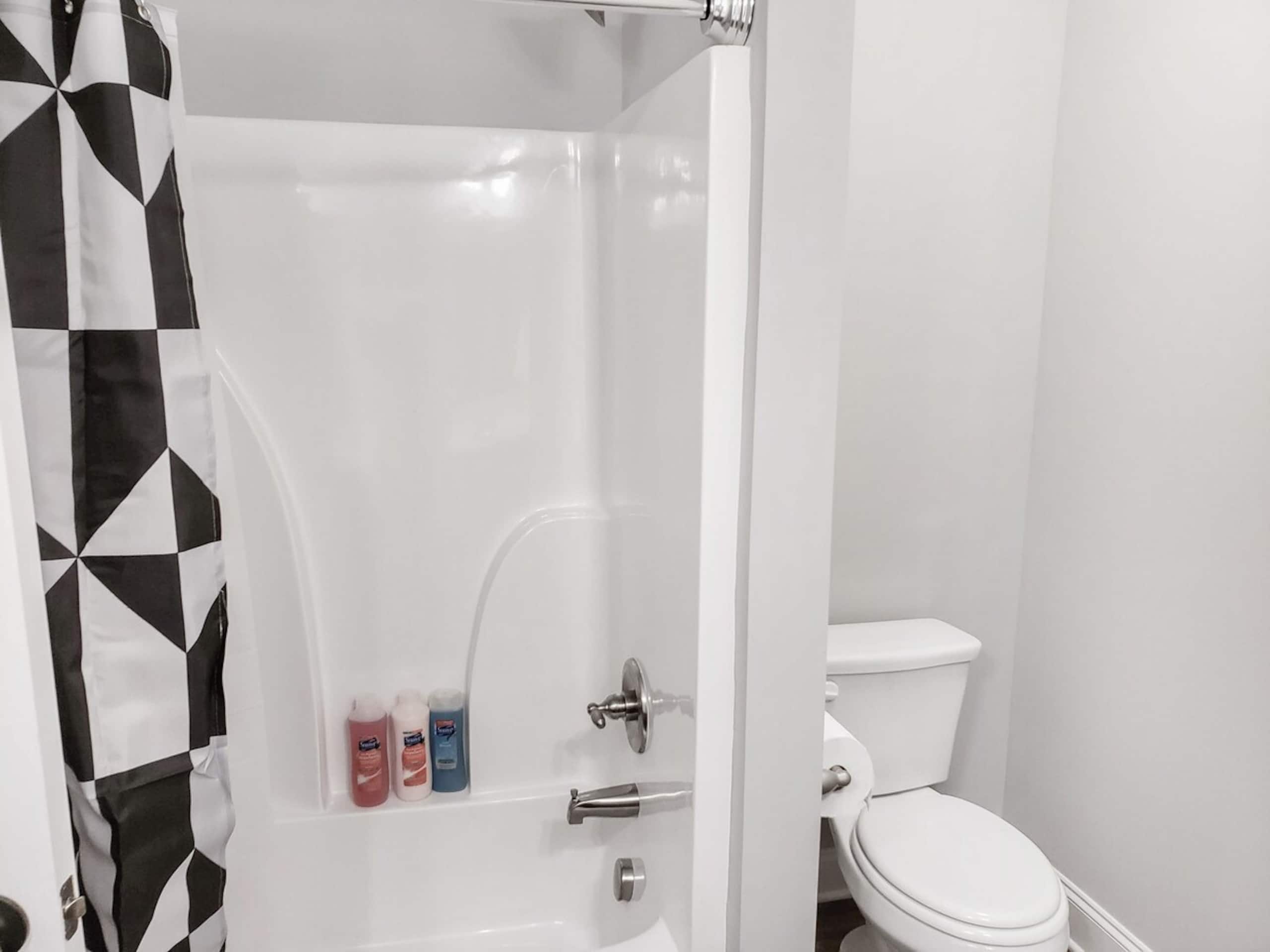 Royal Heights - Quiet, Modern, Chic - Photo 15