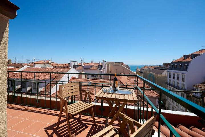 360º Rooftop Lisbon and River View gallery image 2
