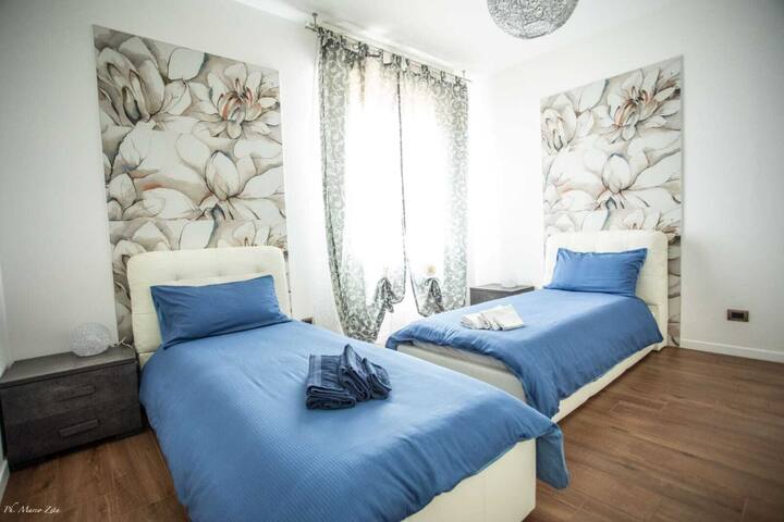 Apartment-Classic-Private Bathroom-Courtyard view gallery image 3