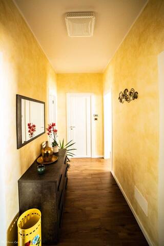 Apartment-Classic-Private Bathroom-Courtyard view gallery image 2