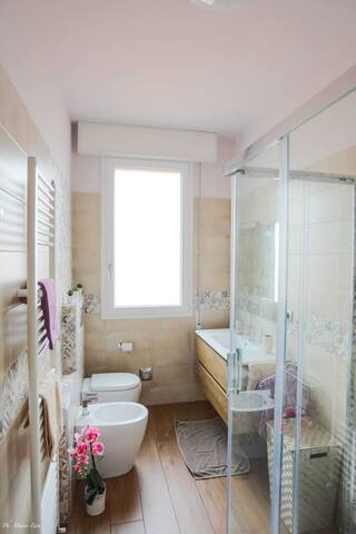 Apartment-Classic-Private Bathroom-Courtyard view gallery image 4