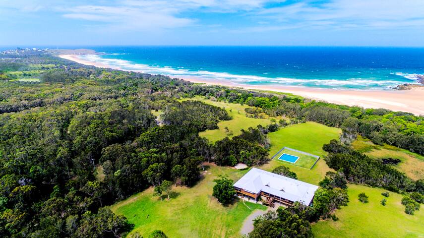 Tranquilo Beach House, 6bds, pool, bch, Disability gallery image 2