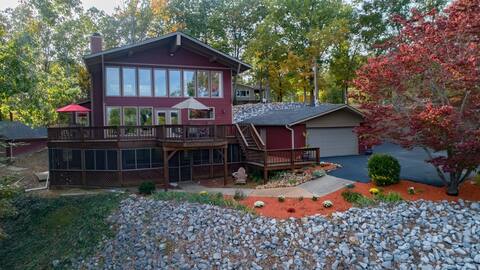 Kentucky Lake Chalet - Private Dock / Hot Tub