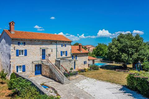 Kutić in Štokovci (house for 10-15 people)