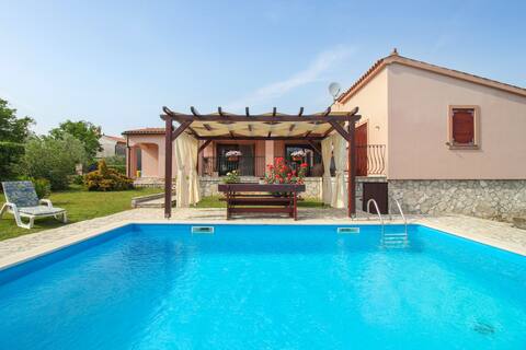 Luna in Marčana (house for 4-6 people)