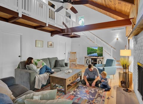 Indoor Pool, Pvt Hot Tub, Game Rm, Lakefront, Pets