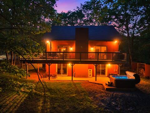 Lakefront, Hot Tub, Gameroom, Pool, Pickleball