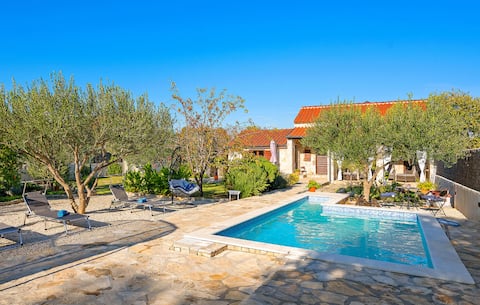 Beautiful home in Konjevrate with WiFi