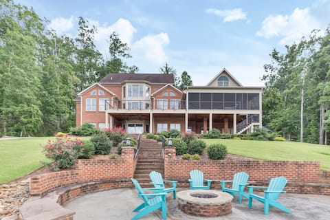 Summer's Way: 9BR Family Getaway in Seneca