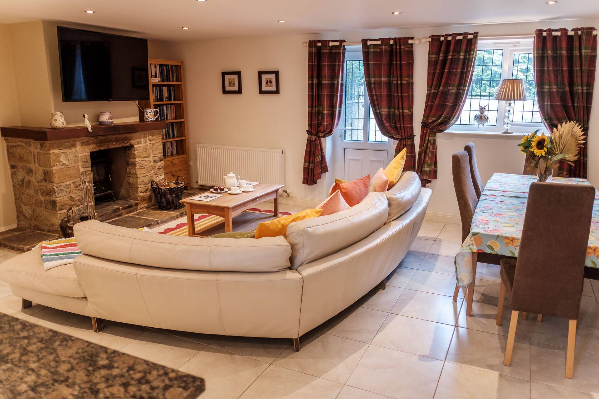 Three bedroom cottage, tennis court and play area