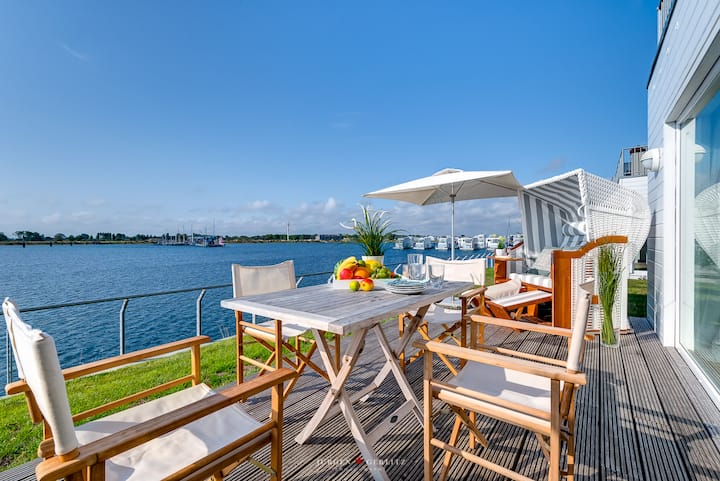 Pier 51: Wheelchair accessible, accessible, harbor view