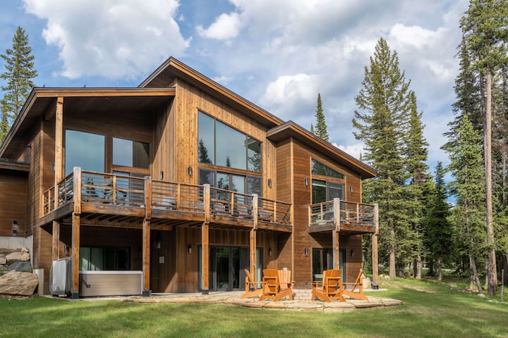 Big Sky Vacation Rentals: MVC Speaking Eagle -