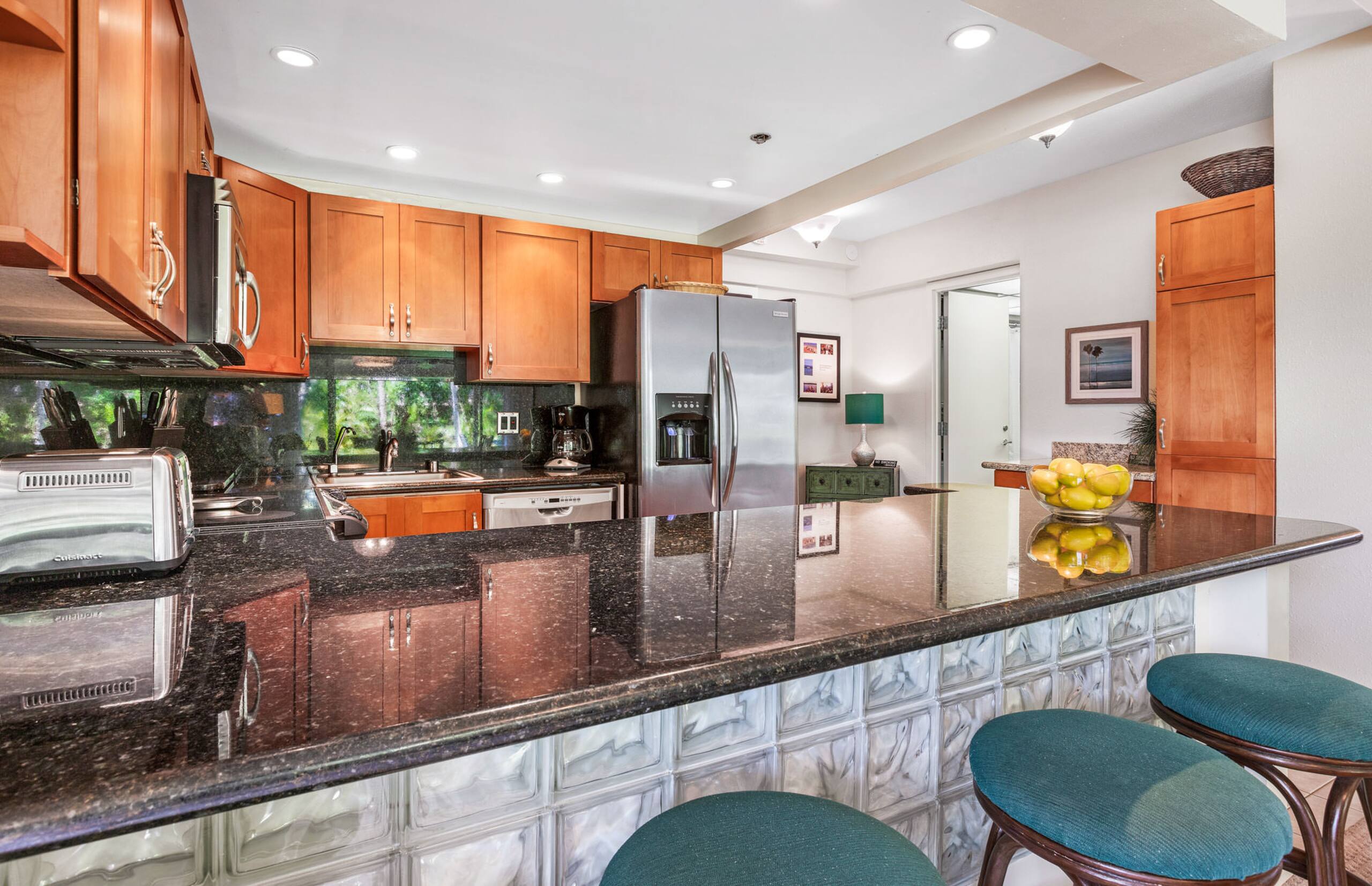 Condo in Lahaina · ★4.95 · 1 bedroom · 2 beds · 2 baths - Image 8