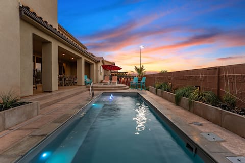 Paintbrush Retreat: Private Hot Tub and Theater!