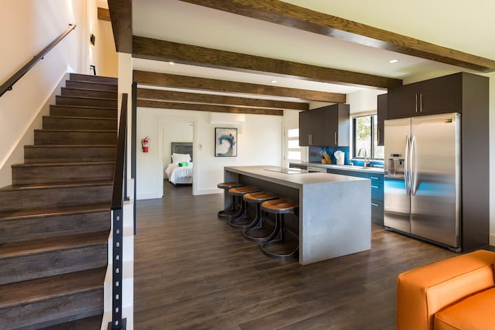 Oceanview Townhome • Modern • 2 Min Walk to Beach!