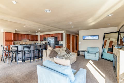 Grandview 530 Waterfront condo
