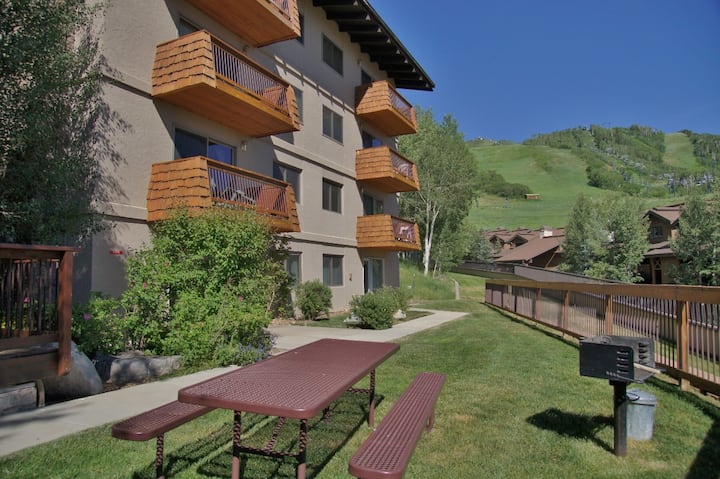 Easy Walk To Base Area - Cozy Condo - Hot Tub - Steamboat Springs, CO