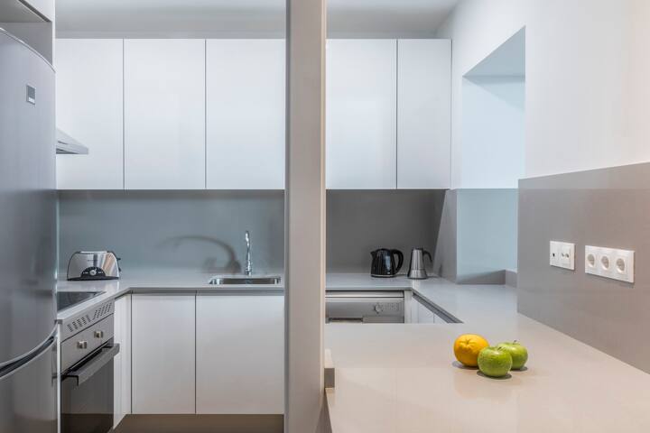 Superior 2 Bedroom Apartment Madrid Cortes gallery image 4