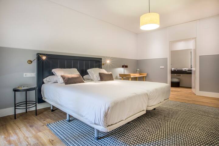 Superior 2 Bedroom Apartment Madrid Cortes gallery image 5