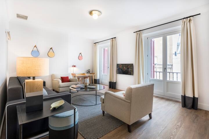 Superior 2 Bedroom Apartment Madrid Cortes gallery image 3