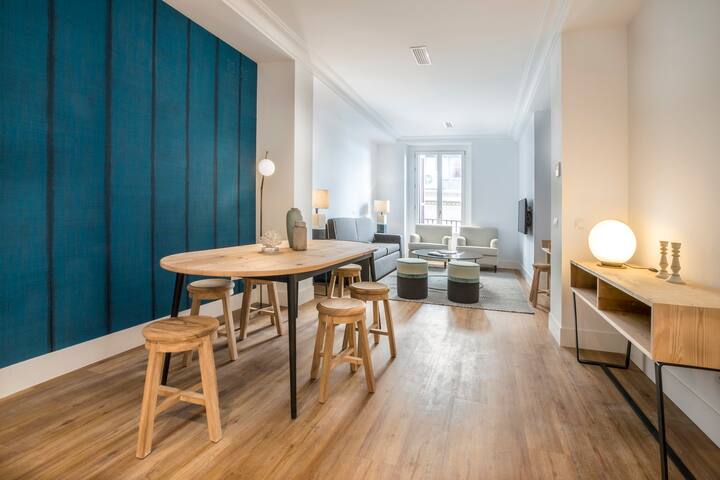 Deluxe 2 Bedroom Apartment – Madrid Cortes gallery image 5