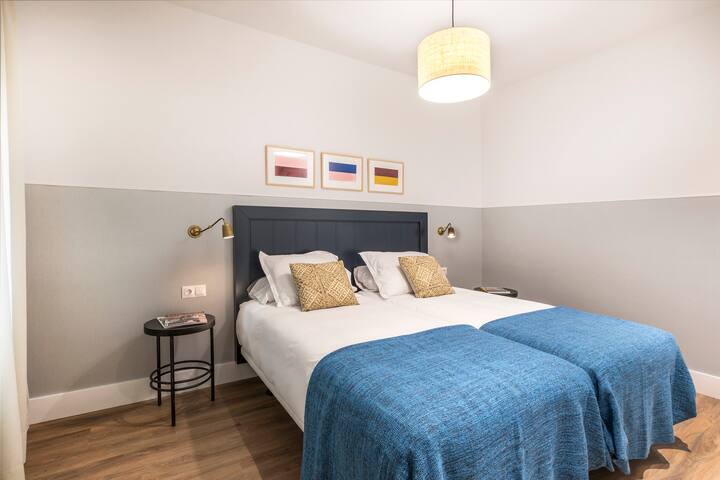 Deluxe 2 Bedroom Apartment – Madrid Cortes gallery image 3