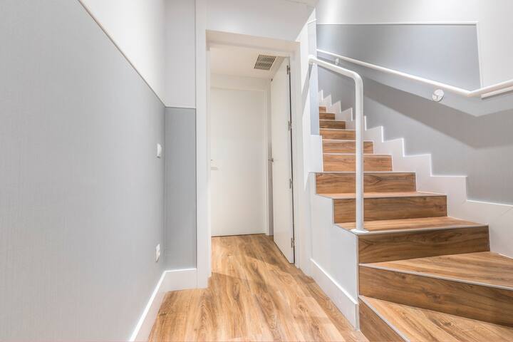 Duplex 2 Bedroom Apartment – Madrid Cortes gallery image 3