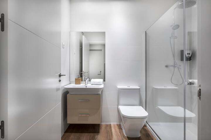 3 Bedroom Apartment – Madrid Cortes gallery image 4