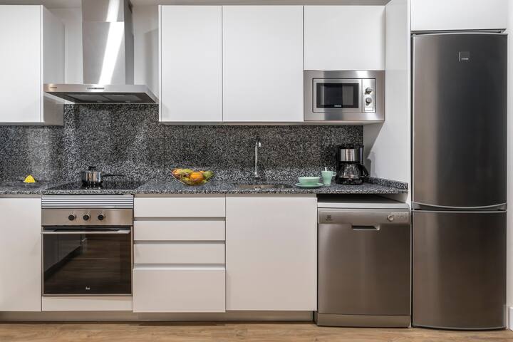 3 Bedroom Apartment – Madrid Cortes gallery image 5